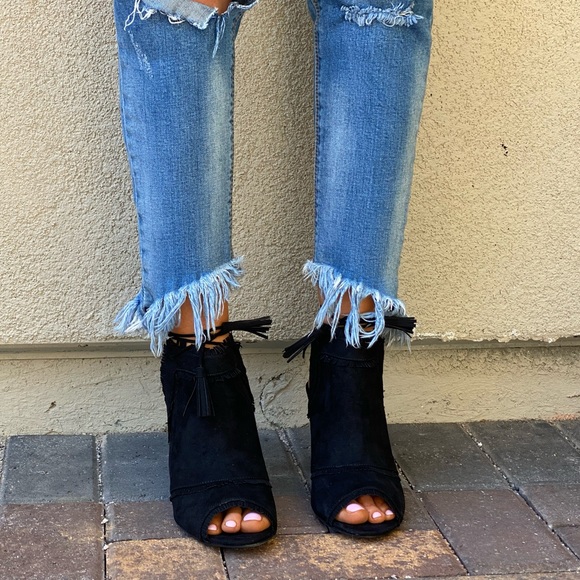 Black Peep Toe Tassels Lace Up Kitten Heel Sandal - Picture 6 of 12